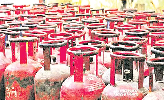 Customers Facing Cooking Gas Subsidy Amount Credit Problems - Sakshi