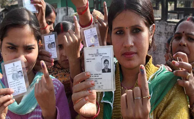 Women Voting Percentage Down in Telangana Lok Sabha Election - Sakshi