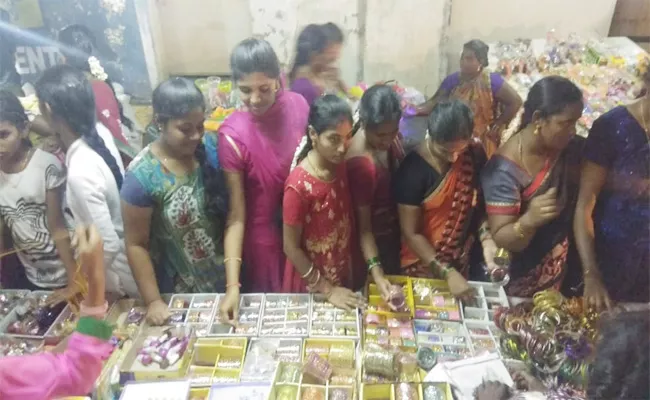 Womens Special Shopping in Srirama Navami Festival - Sakshi