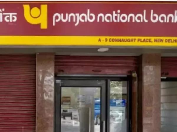 61 PNB Account Holders lose Rs 15 lakh in Fake Transactions - Sakshi