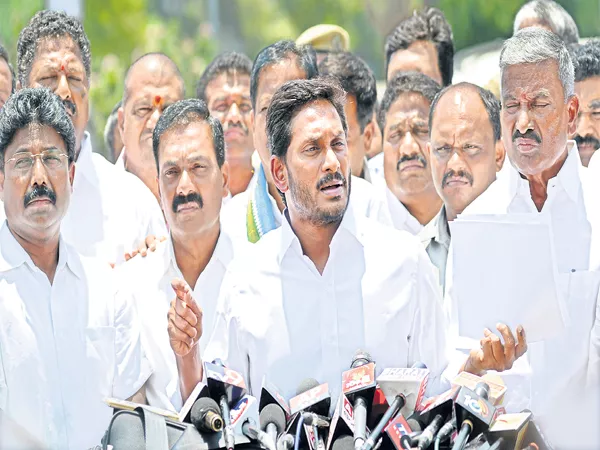 YS Jagan Mohan Reddy meets Governor Narasimhan - Sakshi