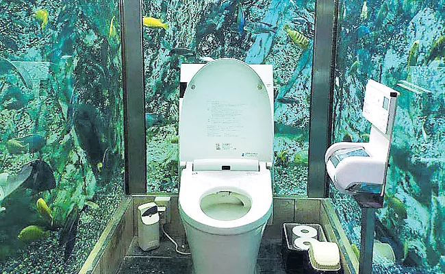 Aquarium Toilet in Japan Cafe - Sakshi