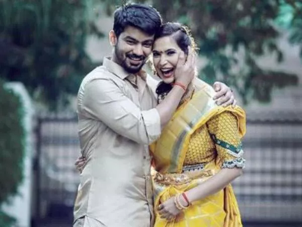 Bigg Boss Tamil Contestant Mahat Raghavendra Announces his Engagement with Girlfriend Prachi Mishra - Sakshi