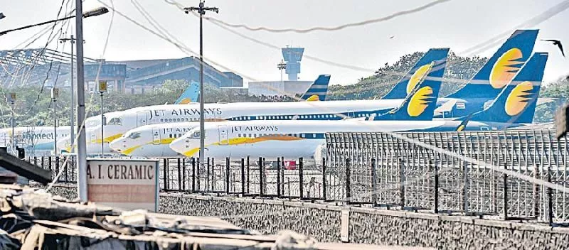 Lenders hopeful of successful bids for grounded Jet Airways - Sakshi