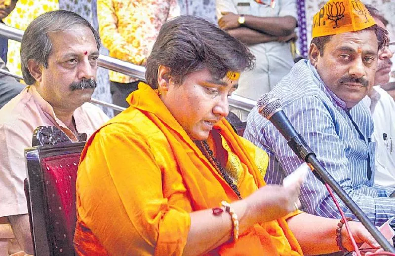 Sadhvi Pragya Thakur breaks down in tears - Sakshi