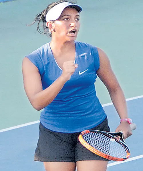 Sravya Shivani defeated in ITF Womens Tourney - Sakshi