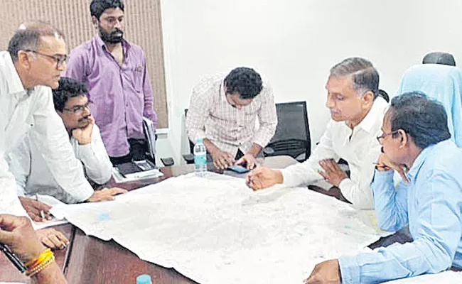 Harish Rao reviewed with irrigation department officials - Sakshi