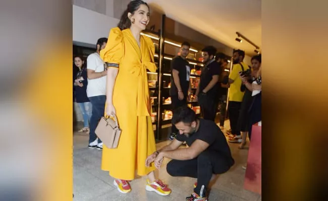 Anand Ahuja Bends To Tie Wife Sonam Kapoor Shoelaces - Sakshi