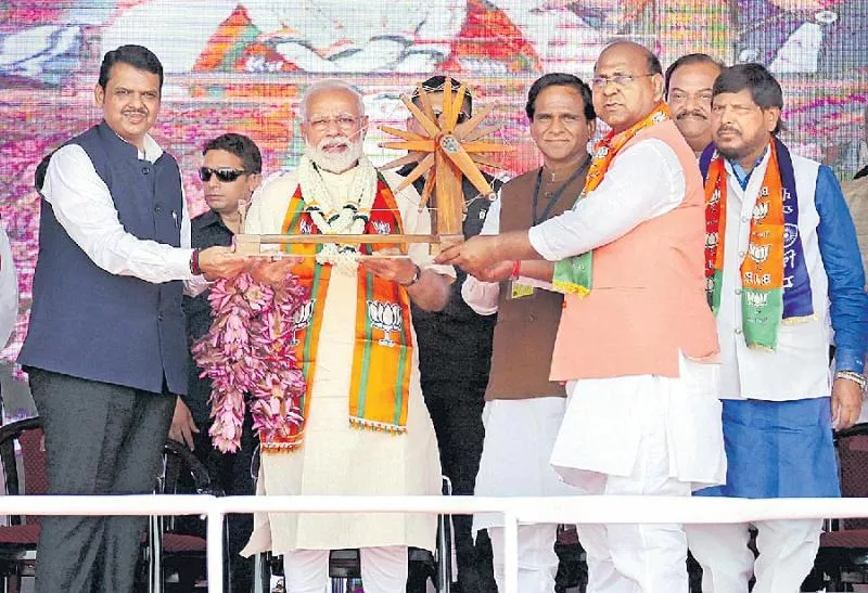 Narendra Modi claims Congress branded peace-loving Hindus as terrorists - Sakshi