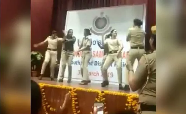 Delhi Police Women and IPS Officer Shake A Leg To Sapna Choudhary Song - Sakshi