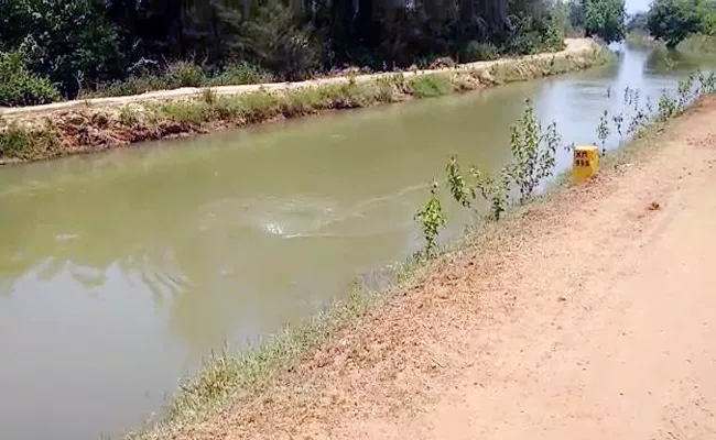 Officials Break Yeleru Canal Water Visakhapatnam - Sakshi