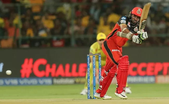 IPL 2019 RCB Set 162 Runs Target To CSK - Sakshi