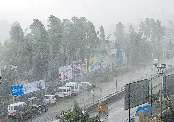 There is a moderate rainfall in the state in next two days - Sakshi