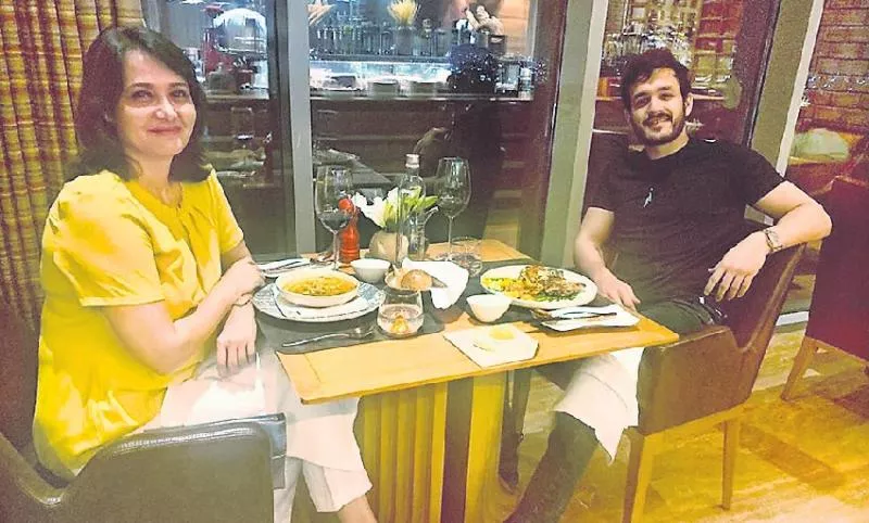 Akhil Akkineni Dinner Date With His Mom Amala Akkineni - Sakshi