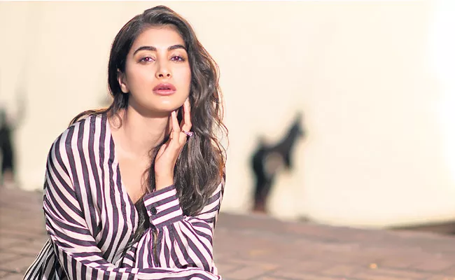  Pooja Hegde And Mahesh babu Telugu film Maharshi - Sakshi