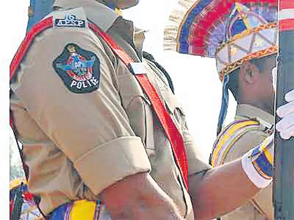 Some Of State Police Officers Focus On Central Services - Sakshi