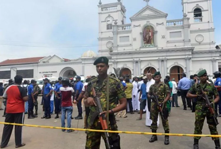 SriLanka Police Find Bomb Detonators At Colombos Main Bus Stand - Sakshi