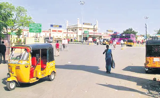 Knife Attack on Unknown Person in nampally Railway Station - Sakshi