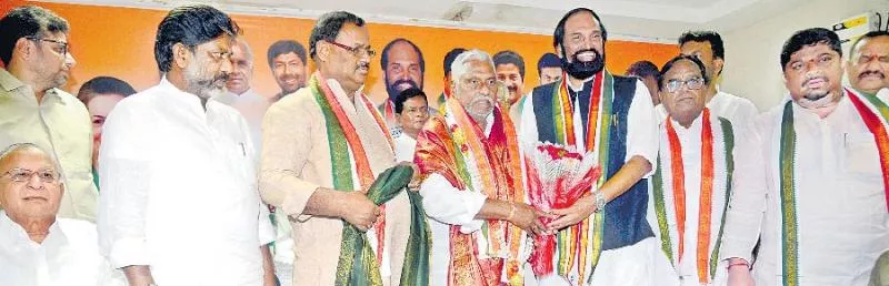 Jeevan Reddy takes oath as MLC - Sakshi