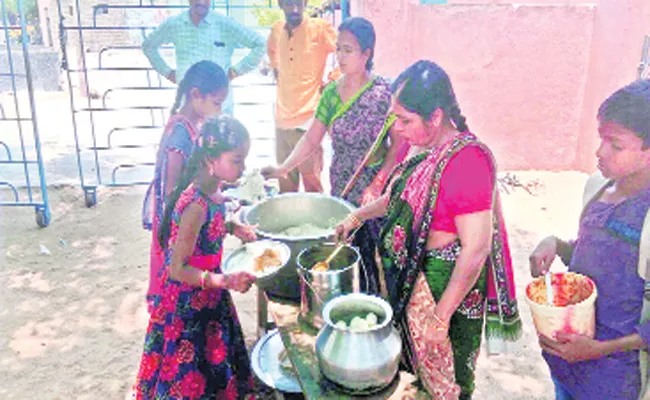 Midday Meal Scheme Delayed in YSR Kadapa - Sakshi