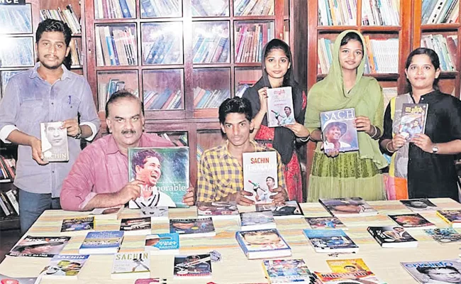 Kerala Professor Vashish set up a special library on Sachin - Sakshi