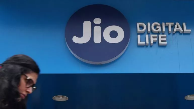 Jio May Increase Prices of its Recharge Packs - Sakshi