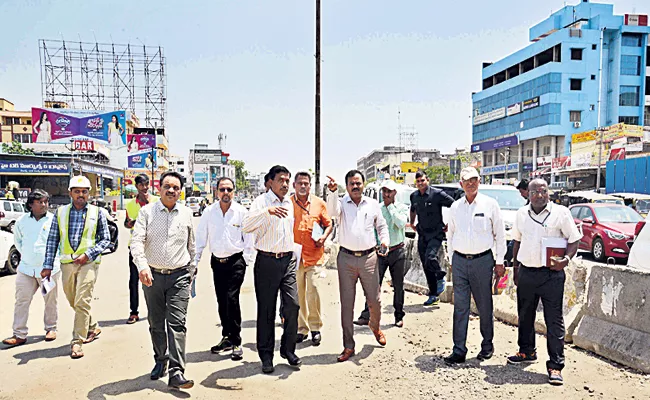 GHMC Commissioner Dana Kishore Review on LB Nagar Underpass - Sakshi