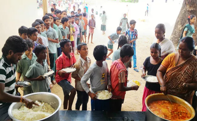 Three Months Wages Pending Midday Meal Staff - Sakshi