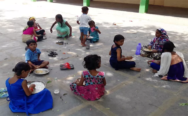 Midday Meal Scheme Delayed in Kurnool - Sakshi