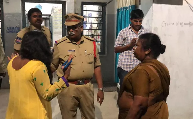 Woman Drunk And Did Nuisance At SR Nagar Police Station - Sakshi