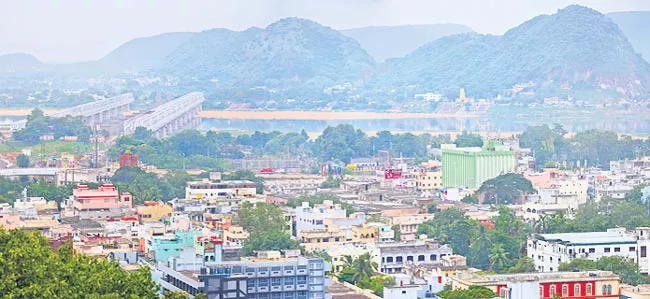 No Greater Status For Vijayawada, Hyderabad - Sakshi