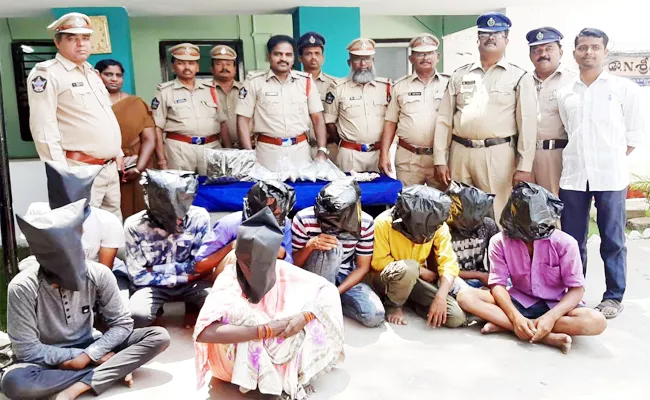 Marijuana Smugglers Arrested in Kurnool - Sakshi