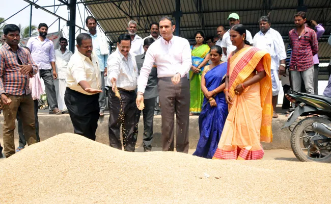 Akun Sabharwal Fires On CMR Rice Dues In Nizamabad - Sakshi