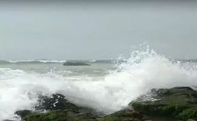 Fani Cyclone In Nellore - Sakshi