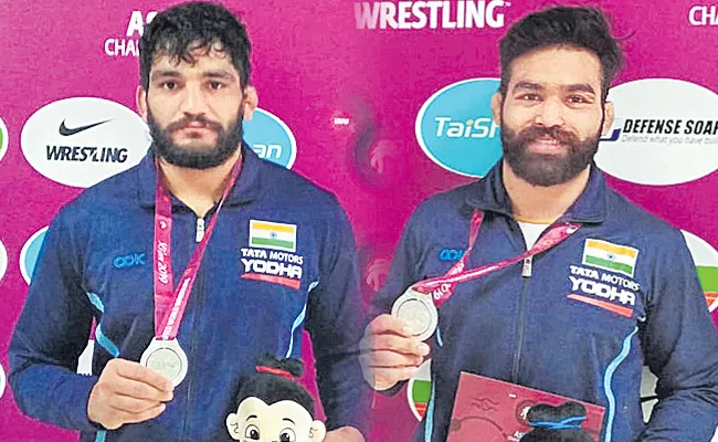 Asian Wrestling Championships: Gurpreet, Sunil Kumar bag silver - Sakshi