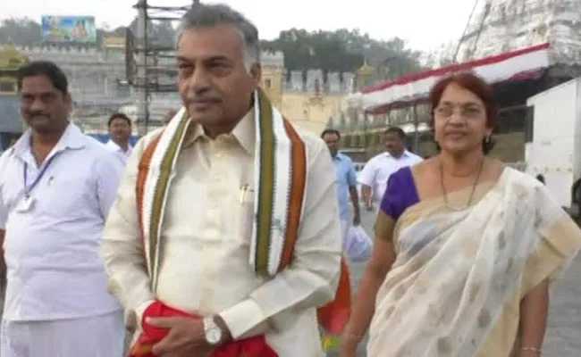 Yarlagadda Lakshmi Prasad Visits Tirumala Temple - Sakshi