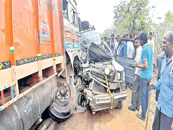 Four People Dead In Road Accident - Sakshi