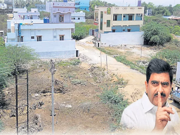 Rs 100 crore worth land kabza in Ibrahimpatnam - Sakshi