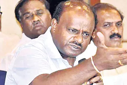 Kumaraswamy tells media is boycotting them - Sakshi