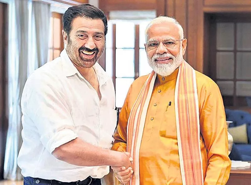 Sunny Deol meets PM Narendra Modi - Sakshi