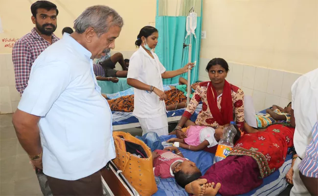 Adultry Prasadam Distribute in Karnataka - Sakshi