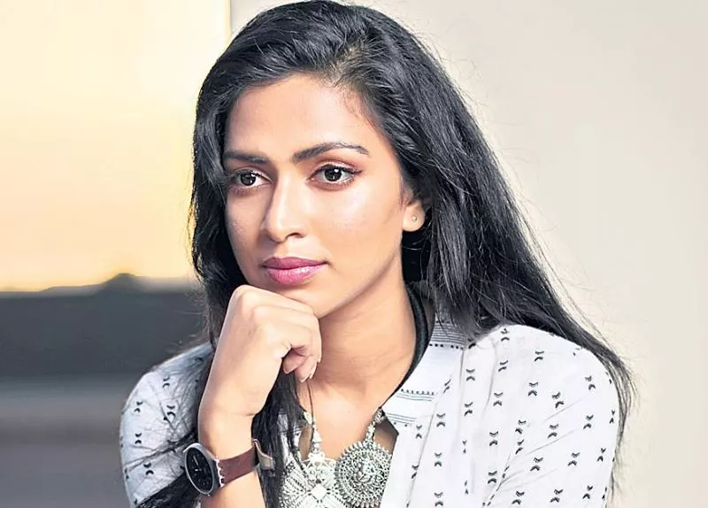 Amala Paul to play a forensic expert in 'Cadaver' - Sakshi