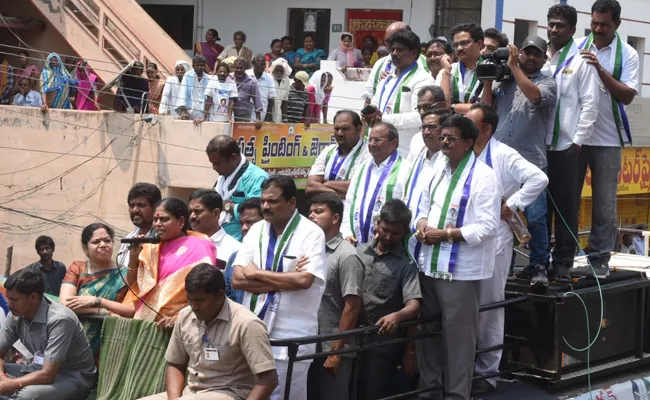 YS Vijayamma Election Campaign in Gajapati Nagaram  - Sakshi