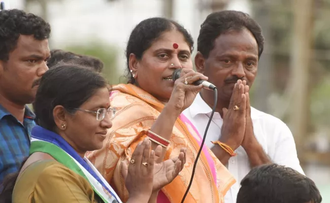 YS Vijayamma Speech At Madugula Road Show In Visakhapatnam - Sakshi