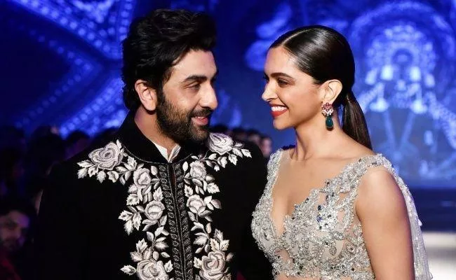 Deepika Padukone And Ranbir Kapoor to Collaborate for Anurag Basu - Sakshi