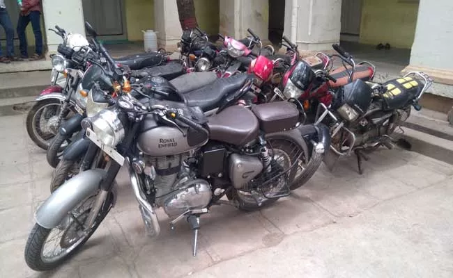 Tirupati Police Caught Thief And Recovers 12 Bikes - Sakshi