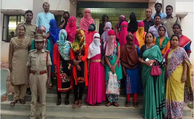 Human Trafficking Suspected Shifted To Odisha Women Commission - Sakshi