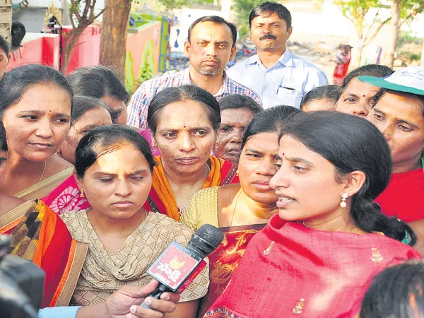 YS Bharathi Reddy Comments With Media - Sakshi