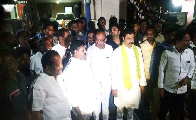 Income Tax Raids In TDP Leader Putta Sudhar Yadav - Sakshi