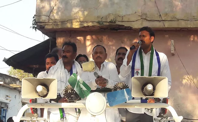 YS Avinash Reddy Campaign In Khazipeta - Sakshi